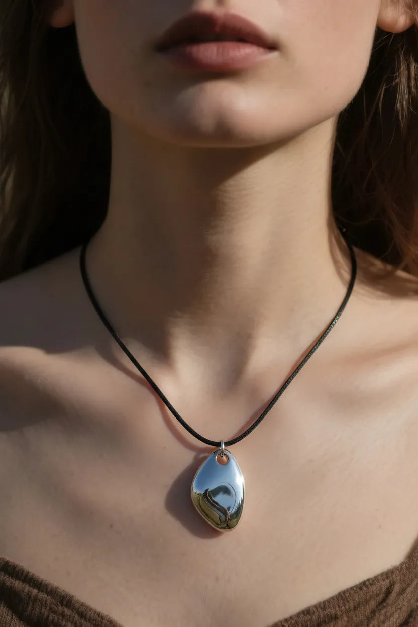 Clara Pendant Necklace