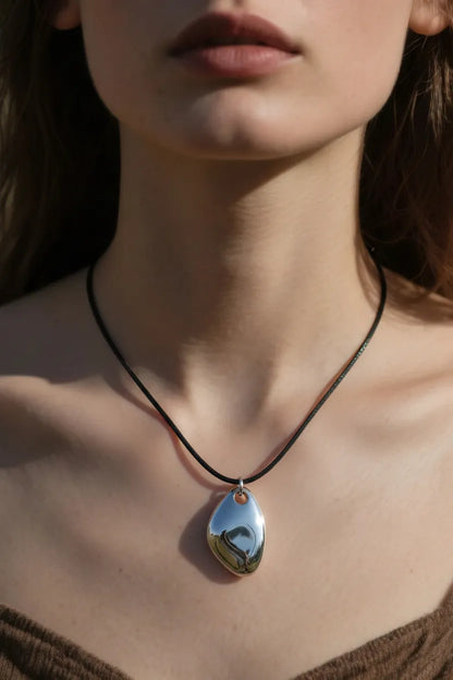 Clara Pendant Necklace