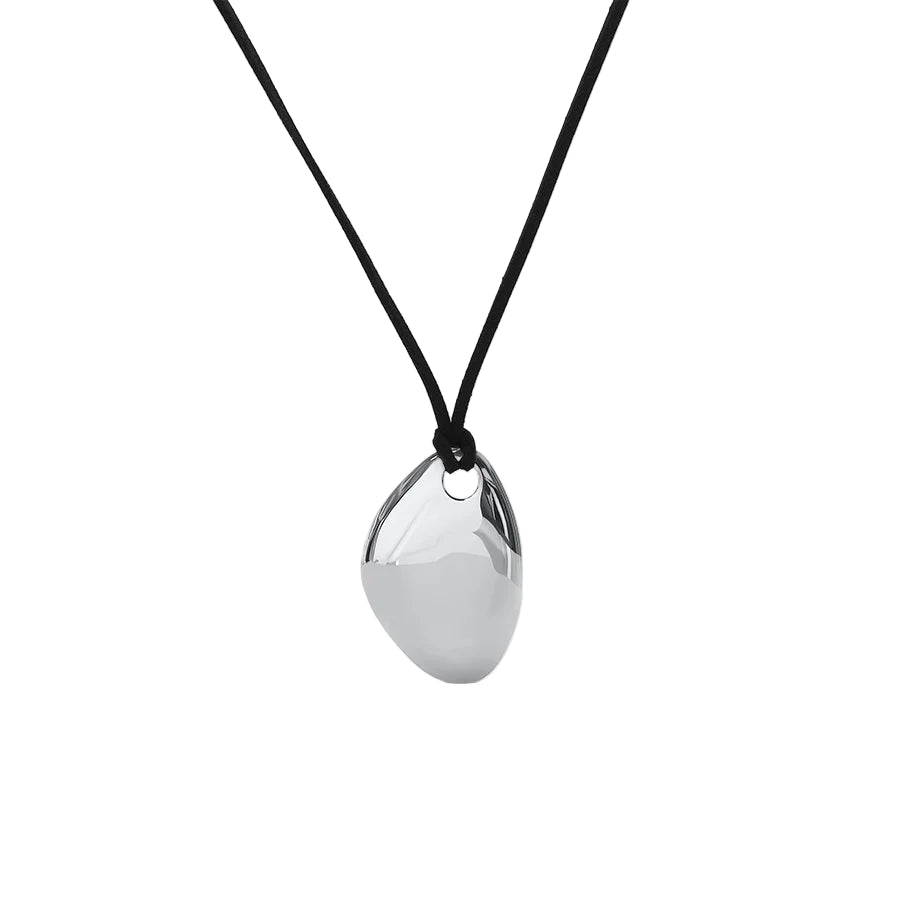 Clara Pendant Necklace